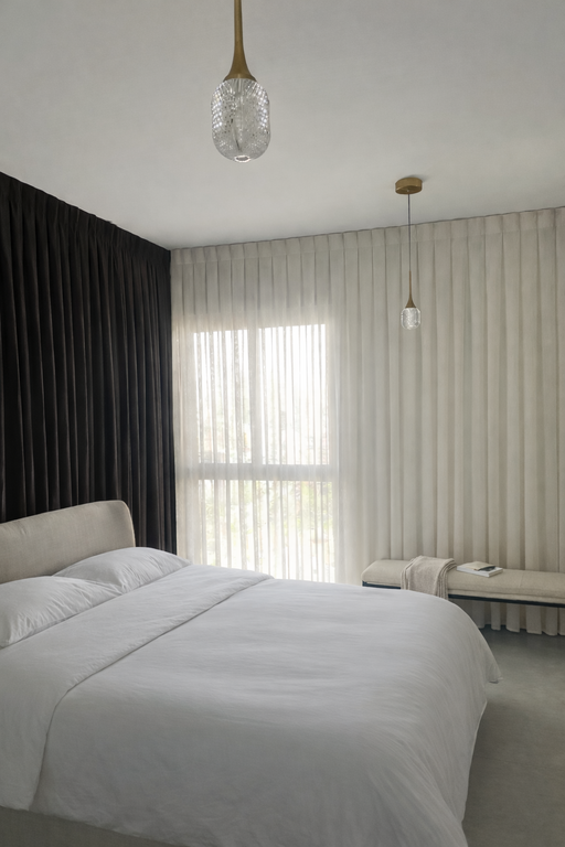 וילונות לחדר שינה בשילוב וילון האפלה חום כהה ווילון שקוף למראה יוקרתי.